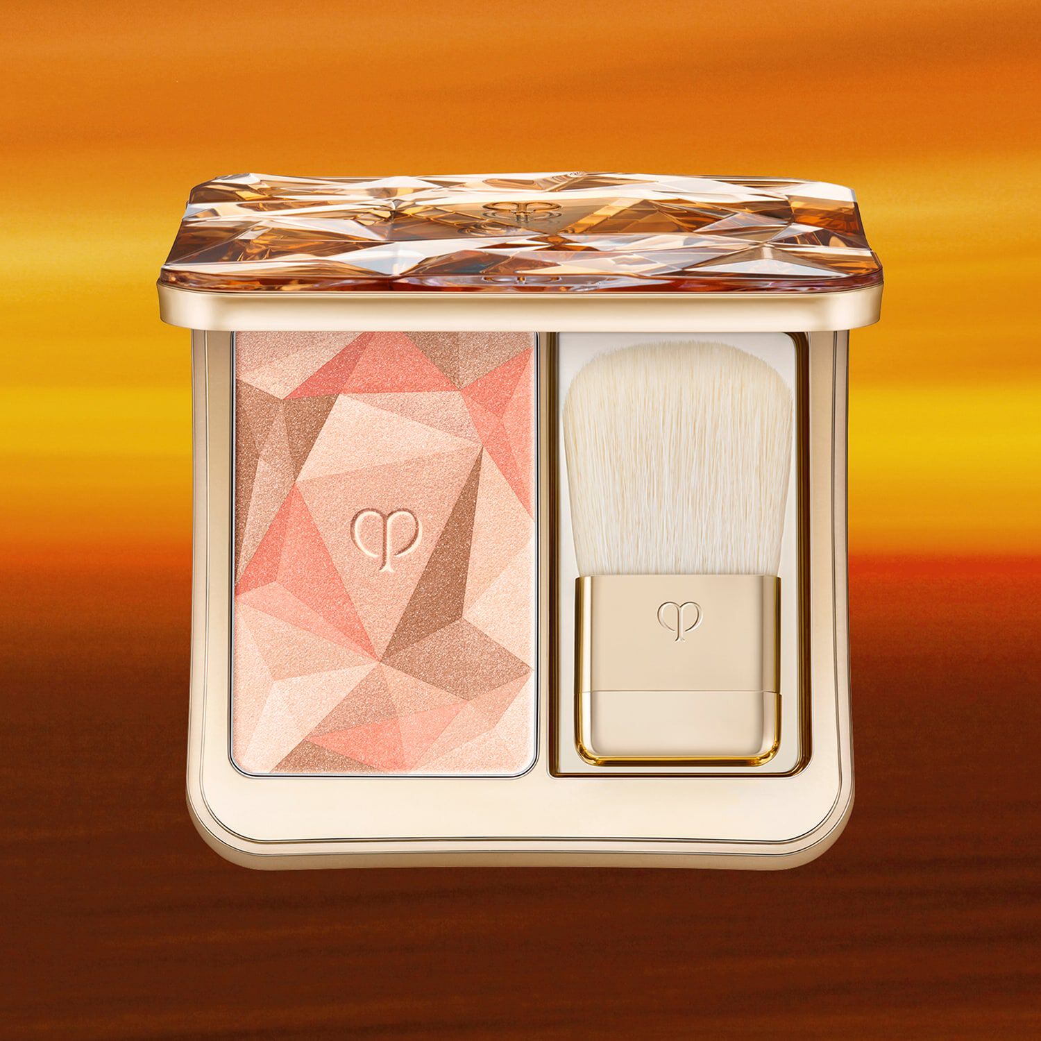 The Luminizing Face Enhancer | Clé de Peau Beauté