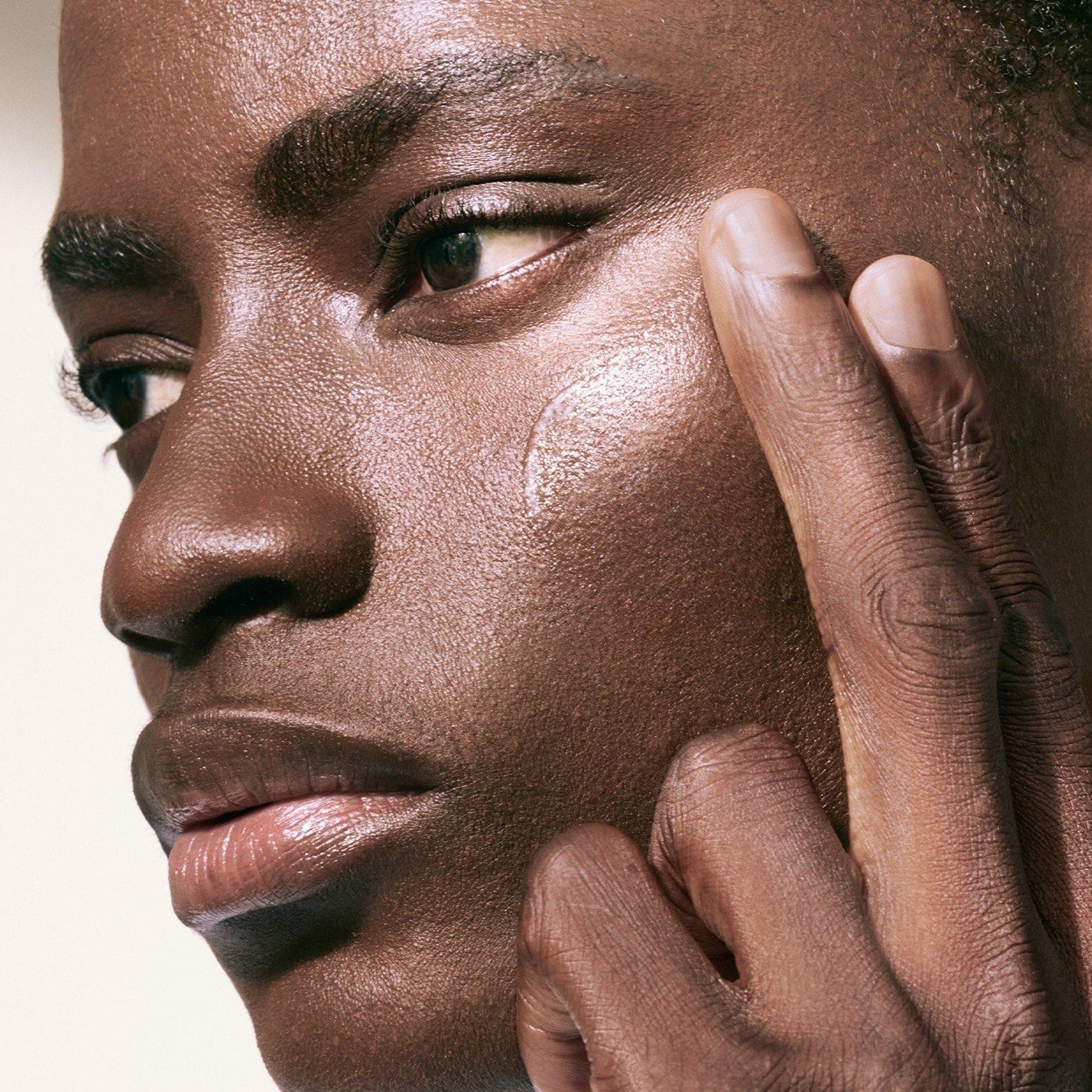 UV Protective Sunscreen SPF 50+ | Clé de Peau Beauté