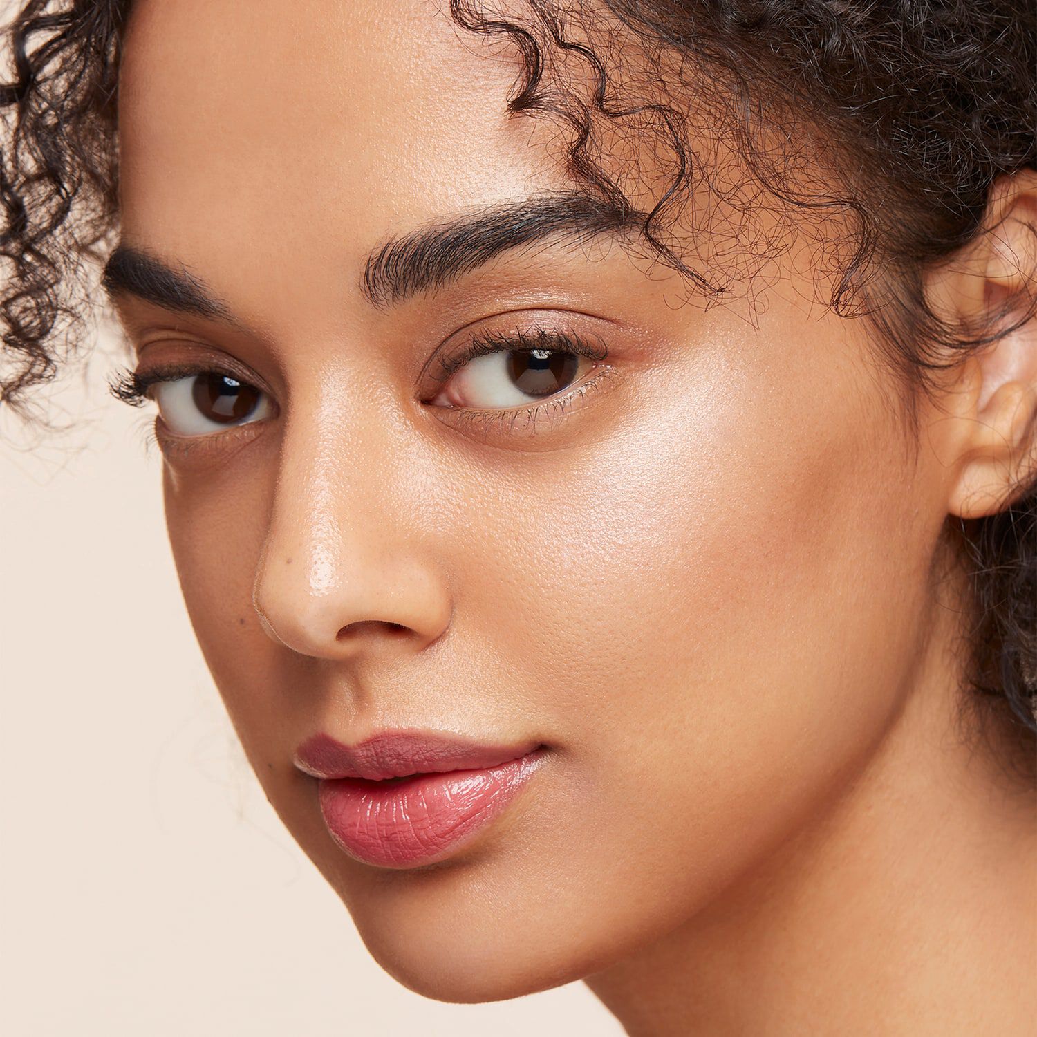 The Luminizing Face Enhancer | Clé de Peau Beauté