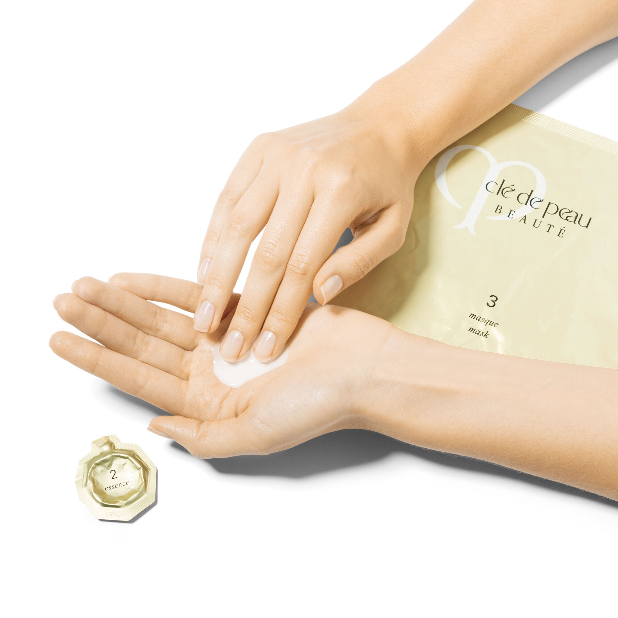 Illuminating Concentrate Mask | Cle de Peau Beauté