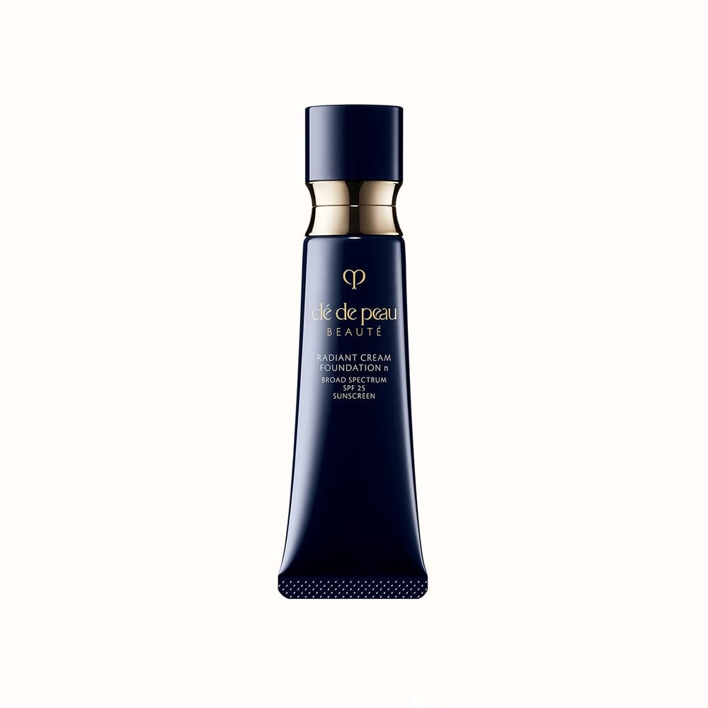 Cl de Peau Beaut Radiant Cream Foundation SPF 25, Light Tan Beige (21 mL)