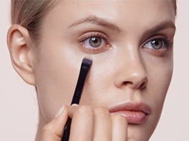 How to Apply Concealer - Steps & Video | Cl&eacute; de Peau Beaut&eacute;