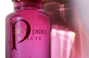 How to Apply Radiant Multi Repair Oil | Clé de Peau Beauté