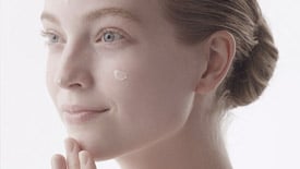 如何使用La Crème | Cl&eacute; de Peau Beaut&eacute;