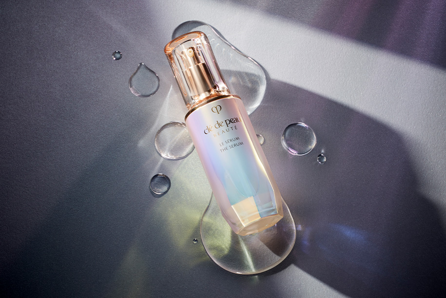 Clé de Peau Beauté The Serum瓶子侧面