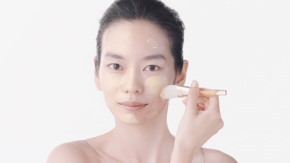 How to Use Precious Gold Vitality Mask | Clé de Peau Beauté